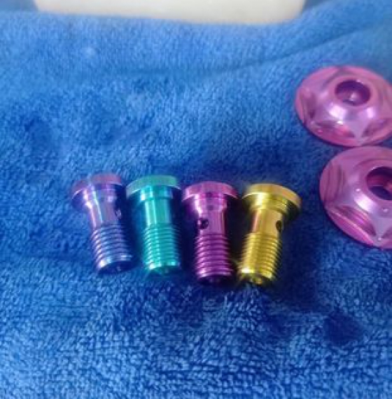 ỐC TITANIUM XẢ DẦU (gắn cho heo dầu)