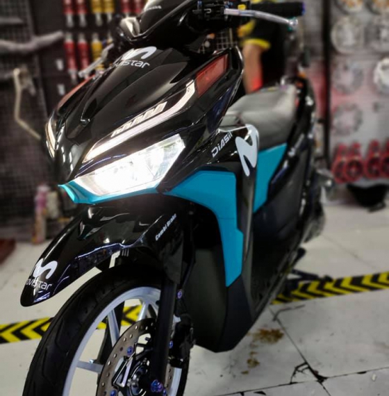 mâm 8 cây x1r vario 18 trắng đen