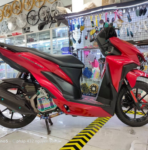 mâm 8 cây x1r mầu đen lên cho vario150 