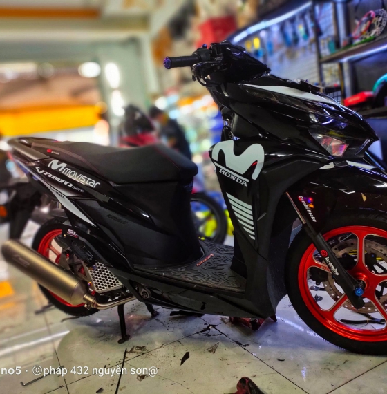 Tem vario 150 trắng 