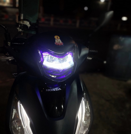 led pha zinpat ánh tím