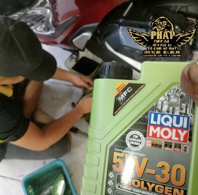 nhớt luquy moly 5/30 xanh